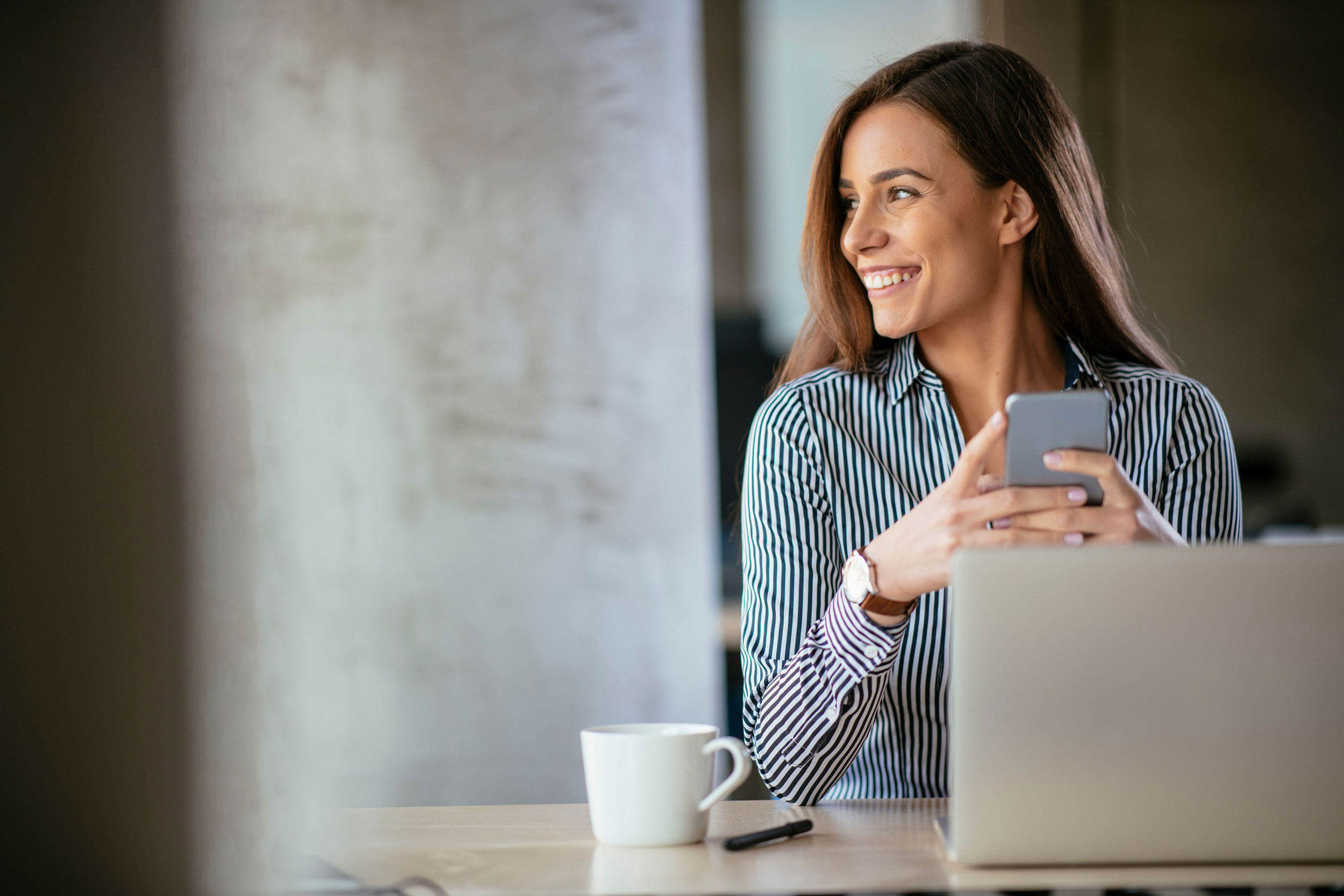business-woman-smiling-holding-phone
